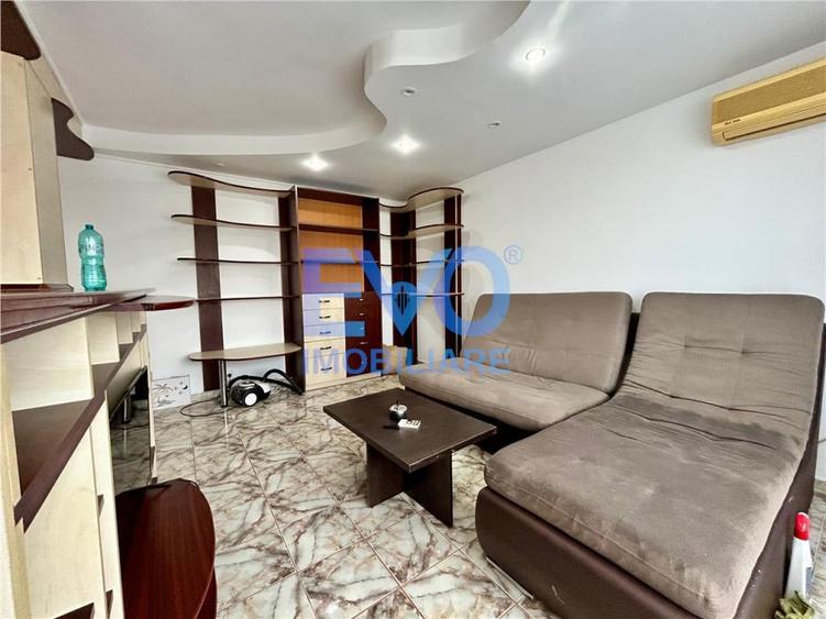 Apartament cu 3 camere decomandat în Nicolina