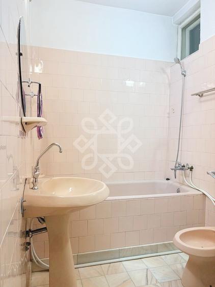Apartament cu 3 camere decomandat în Central