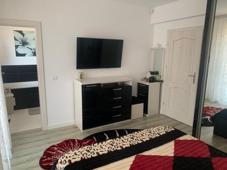 Duplex cu 4 camere cu Canalizare în Central
