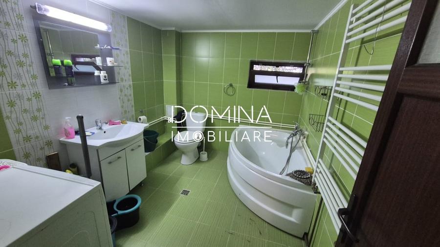 Casă individuală cu 10 camere cu Teren 500 Mp în Rânca