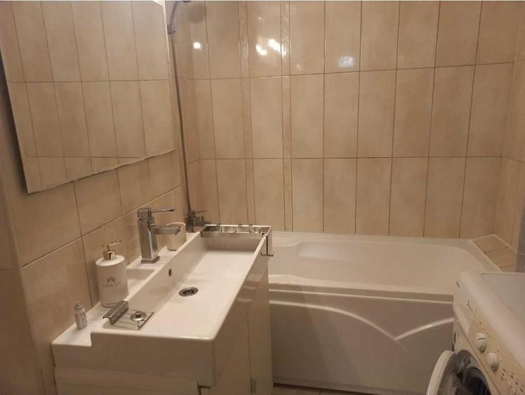 Apartament cu 2 camere semidecomandat în Craiovei