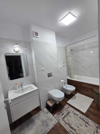 Apartament cu 2 camere decomandat în Tractorul