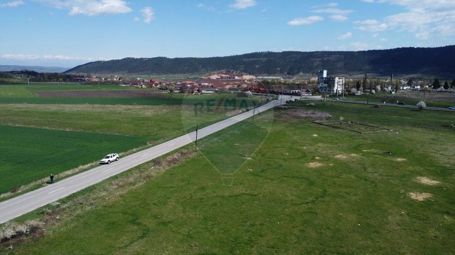 Teren Construcții extravilan de 8600 mp, în Luna de Jos