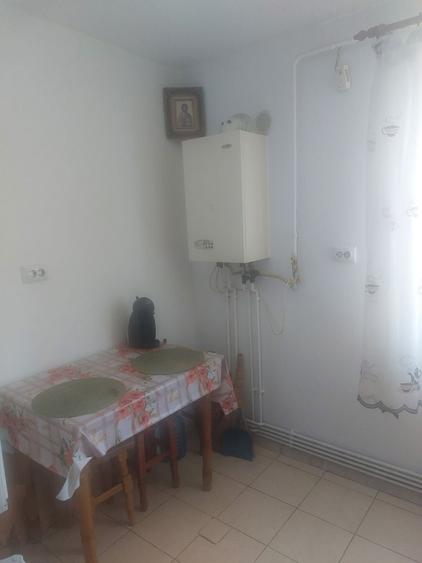 Apartament cu 2 camere semidecomandat în Podu Roș