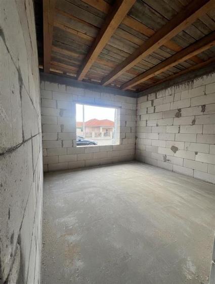 Casă cu 4 camere cu Teren 487 Mp în Sântandrei
