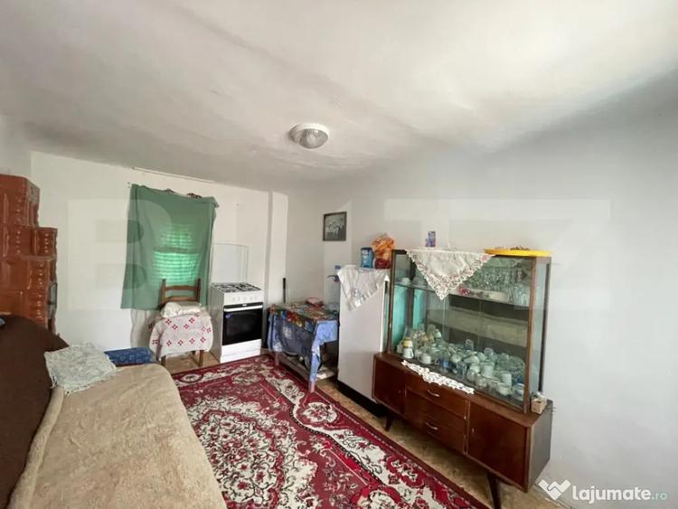 Casă cu 3 camere cu Teren 880 Mp în Leamna de Sus