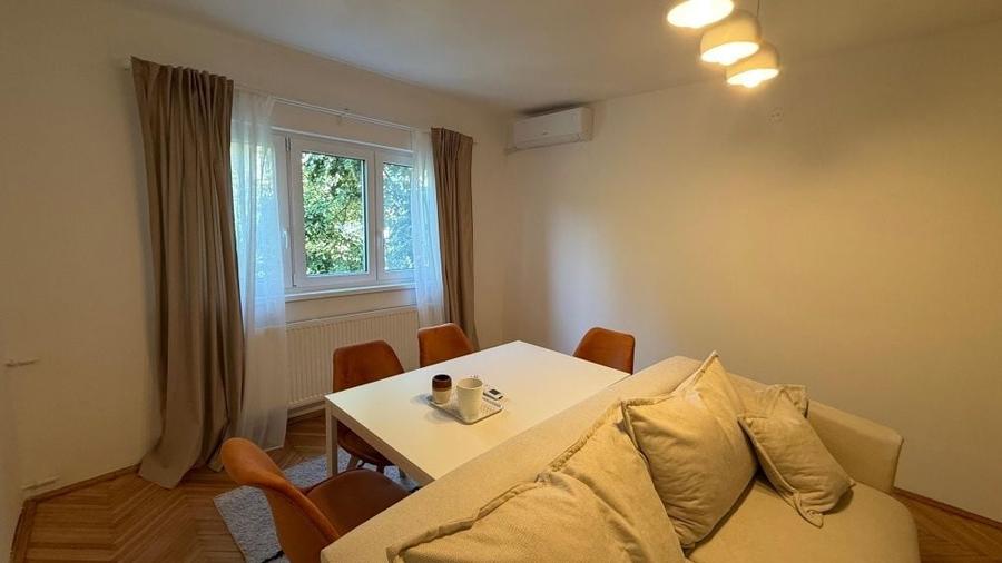 Apartament cu 3 camere decomandat în Baba-Dochia