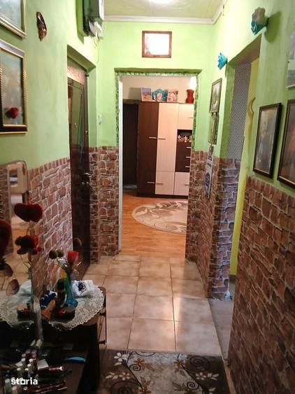 Apartament cu 3 camere decomandat în Aghireșu