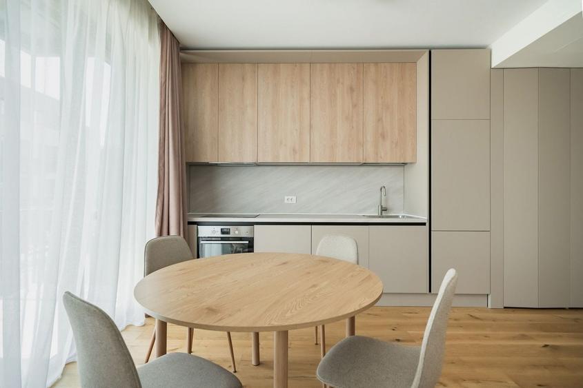 Apartament cu 2 camere semidecomandat, mobilat în Tunari