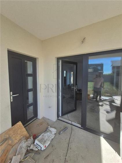 Duplex cu 4 camere cu Canalizare în Moșnița Nouă
