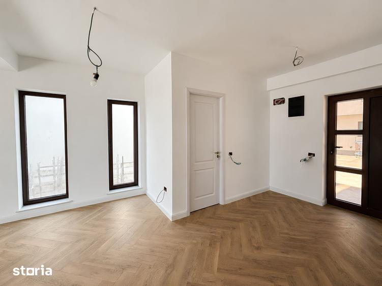 Casă cu 5 camere cu Teren 213 Mp în Lumina