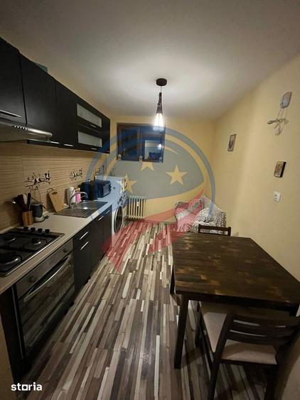 Apartament cu 2 camere decomandat în Rovine