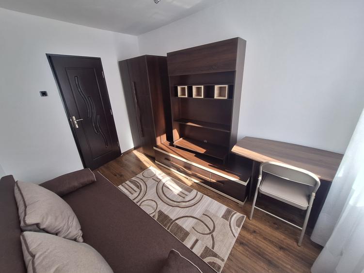 Apartament cu 3 camere semidecomandat în Dacia