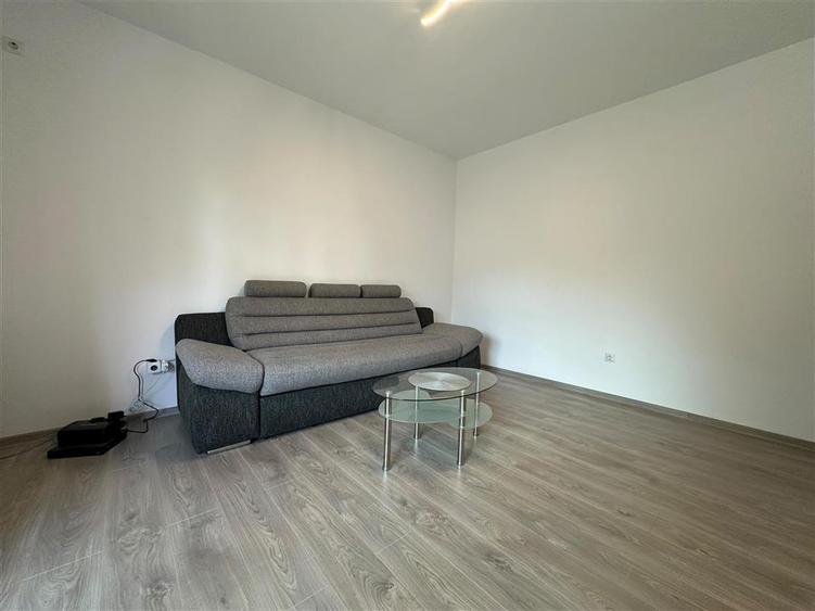 Apartament cu 3 camere decomandat în Valea Lupului