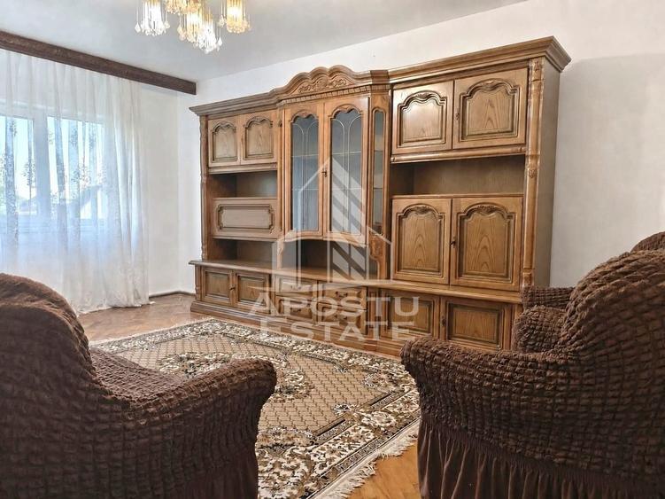 Apartament cu 3 camere decomandat, mobilat în Girocului