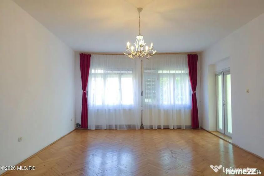 Casă cu 11 camere cu Teren 535 Mp în Freidorf