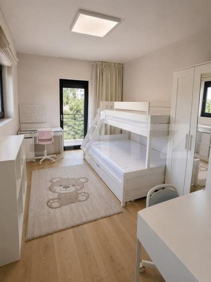 Apartament cu 3 camere semidecomandat, mobilat în Borhanci