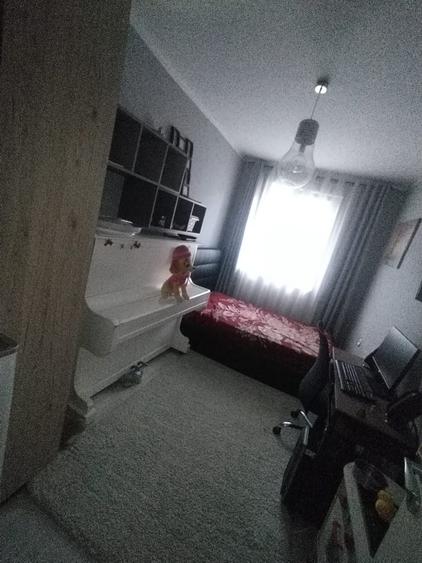 Apartament cu 3 camere decomandat în Ostra