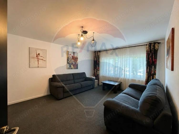 Apartament cu 4 camere decomandat în Noua