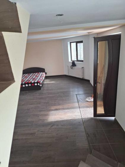 Casă cu 2 camere în Piscu