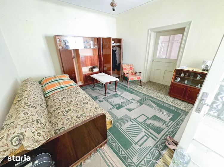 Casă cu 4 camere cu Teren 12500 Mp în Central