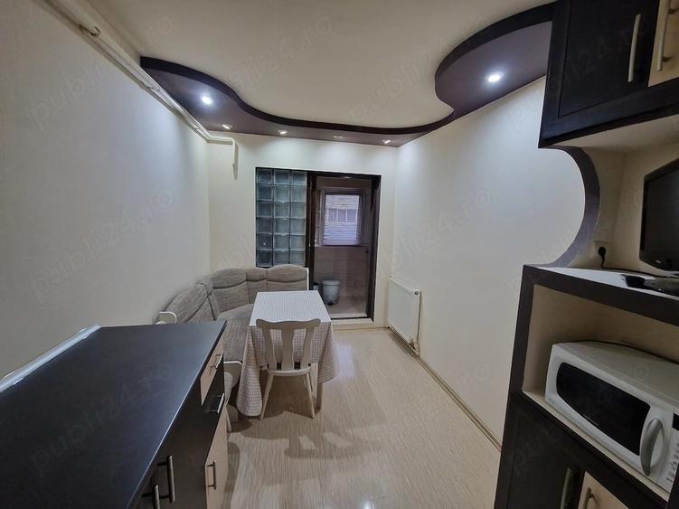 Apartament cu 3 camere decomandat în Tineretului