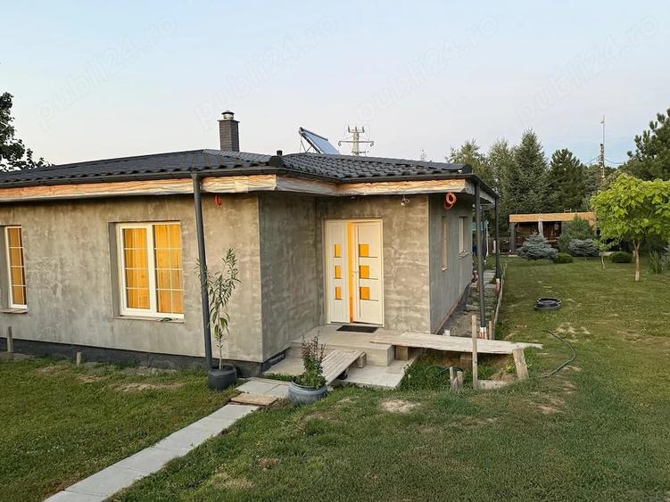 Casă cu Teren 946 Mp în Păun