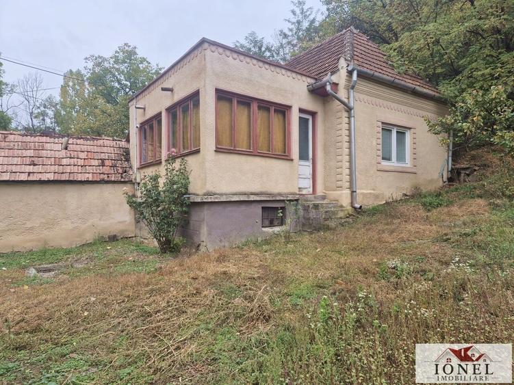 Casă individuală cu 4 camere cu Teren 1974 Mp în Stremț