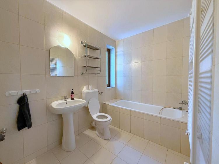 Casă individuală cu 5 camere cu Canalizare în Aradului