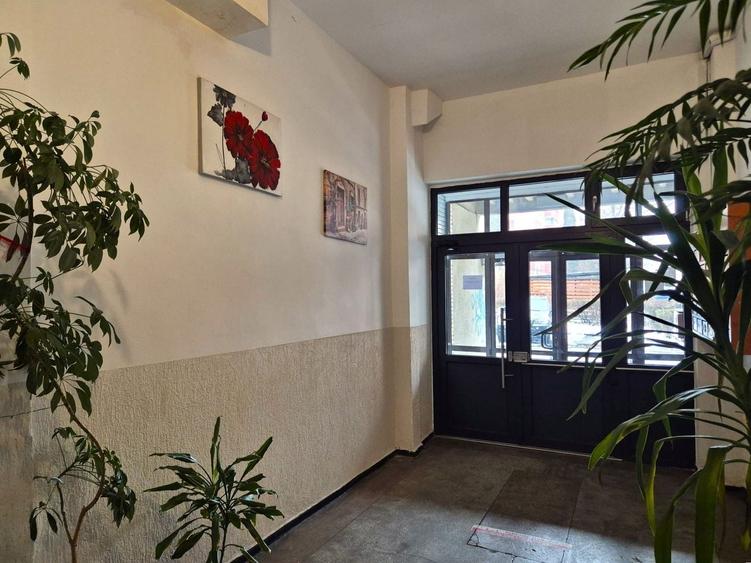 Apartament cu 2 camere decomandat, mobilat în Calea București