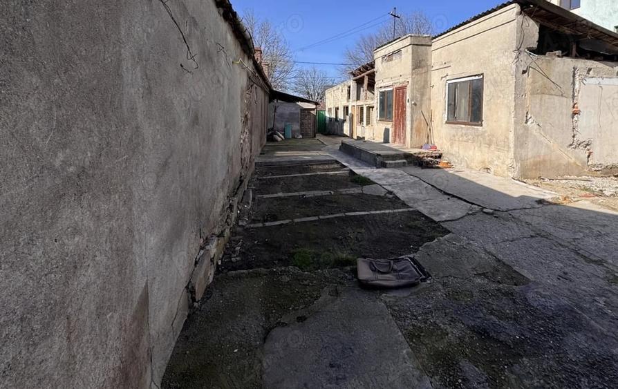 Casă cu Teren 490 Mp în 23 August