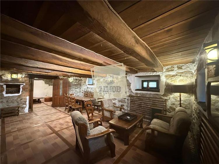 Casă individuală cu 6 camere cu Piscina în Cisnădioara