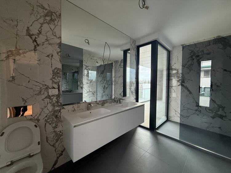 Apartament cu 4 camere decomandat în Arcul de Triumf