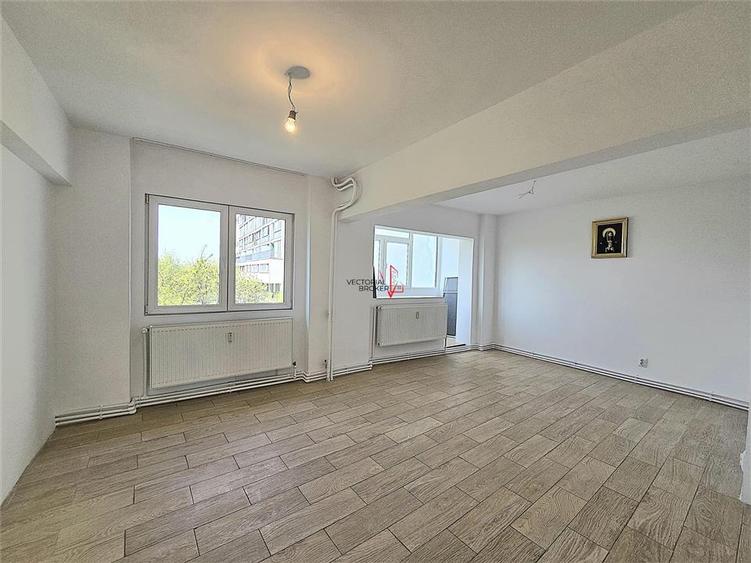 Apartament cu 3 camere decomandat în Colentina