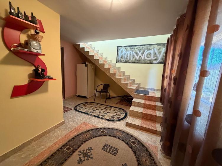 Casă individuală cu 16 camere cu Garaj în Spătaru