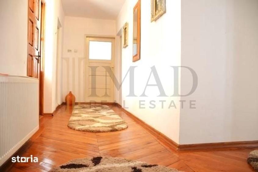 Casă cu 7 camere cu Teren 1020 Mp în Central