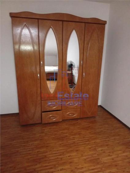 Apartament cu 2 camere, mobilat în Nicolina