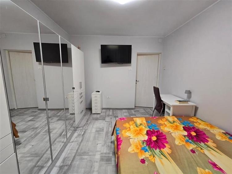 Apartament cu 3 camere semidecomandat în Bucureștii Noi