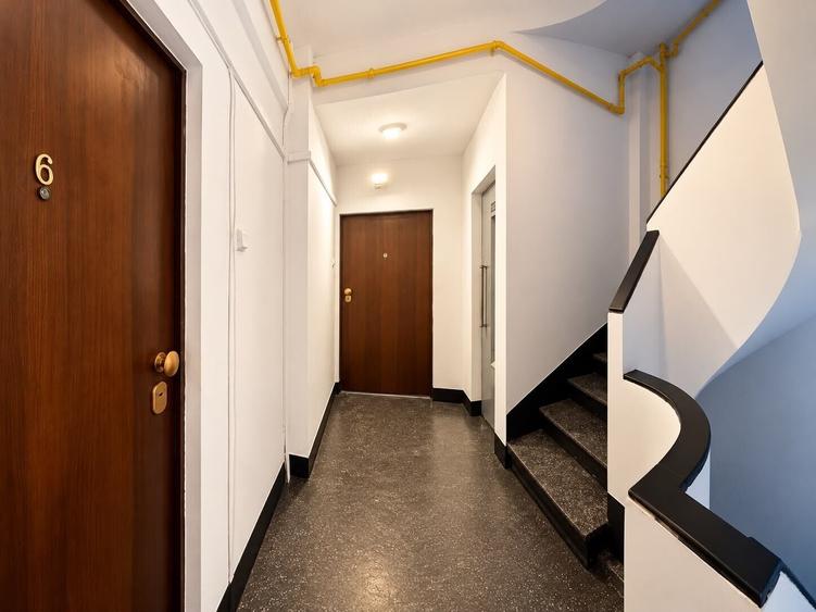 Apartament cu 3 camere semidecomandat în P-ța Romană