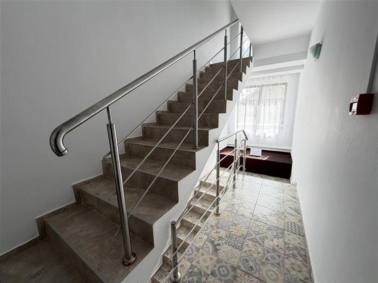 Casă individuală cu 20 camere cu Teren 247 Mp în Sânmartin