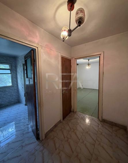 Apartament cu 3 camere semidecomandat în Apusului