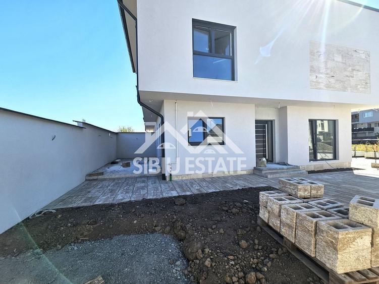 Duplex cu 4 camere cu Canalizare în Șelimbăr
