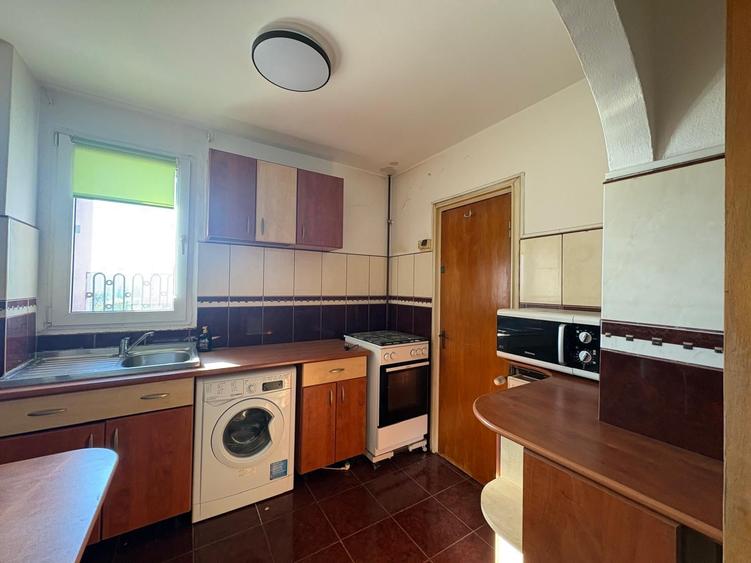Apartament cu 2 camere decomandat în Titan