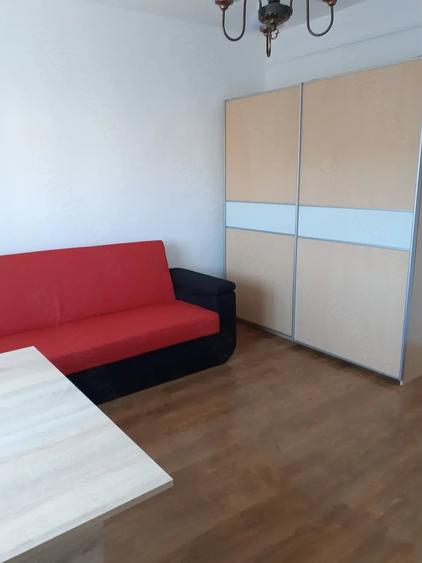 Garsonieră decomandată în Rogerius
