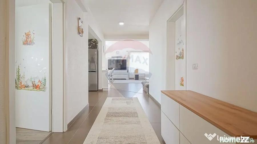 Apartament cu 3 camere decomandat în Cristian