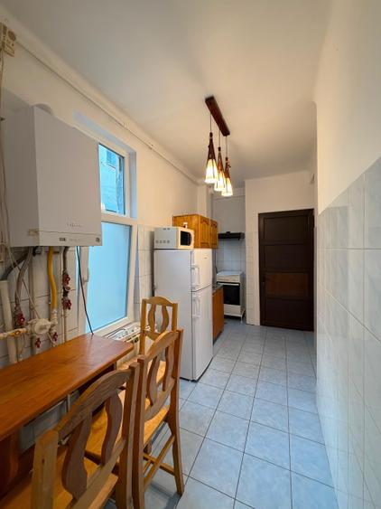 Apartament cu 3 camere semidecomandat în Ultracentral