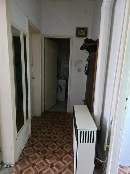 Apartament cu 2 camere decomandat în Tractorul