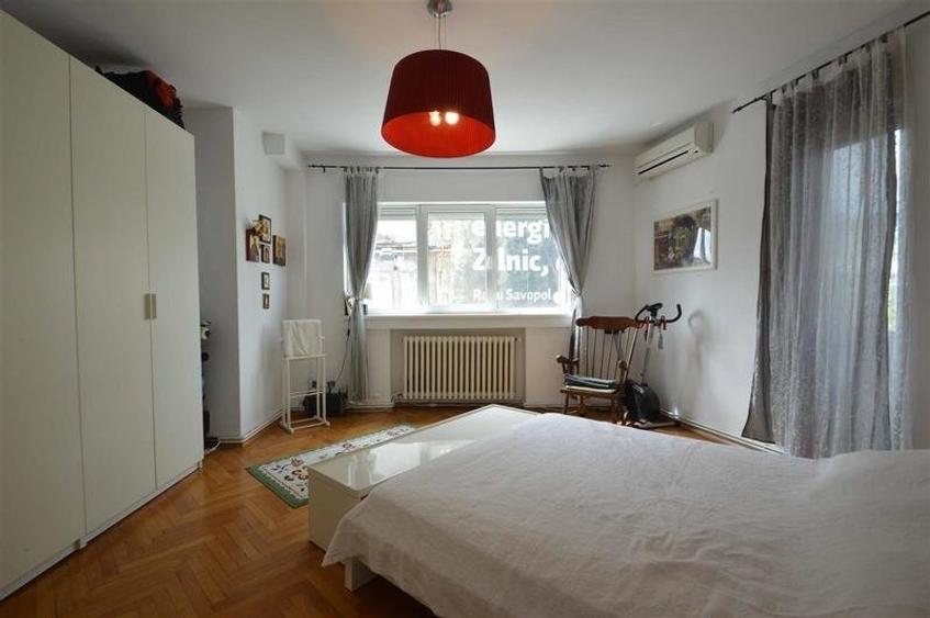 Apartament cu 5 camere decomandat, mobilat în Magheru