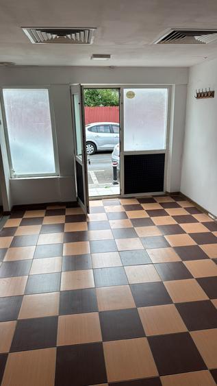 Spațiu comercial, de 80 mp, în Lacul Tei
