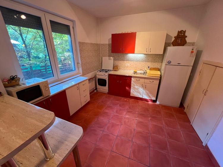 Vila de Vanzare 20 km  PITESTI ; P+1 complet utilata - 4 cam : 96.000 EUR , neg. - 5